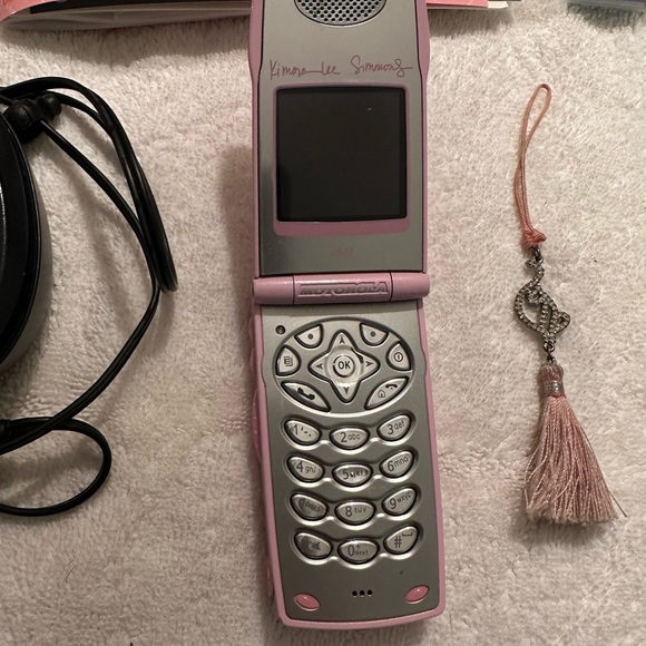 baby phat phone in the box with all the rhinestone diamonds $1200 pristine - Picture 7 of 8